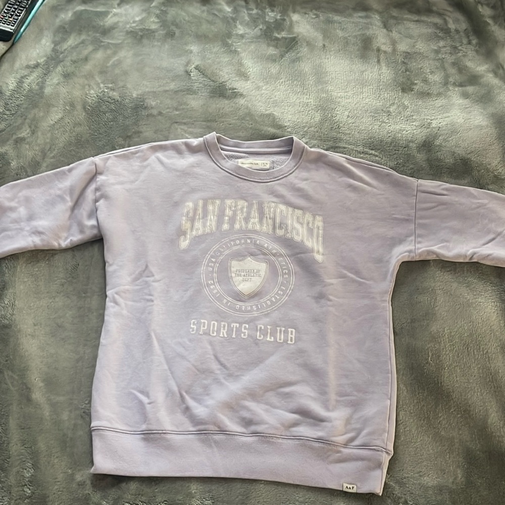 Comfy, soft, crewneck, purple Size:13/14